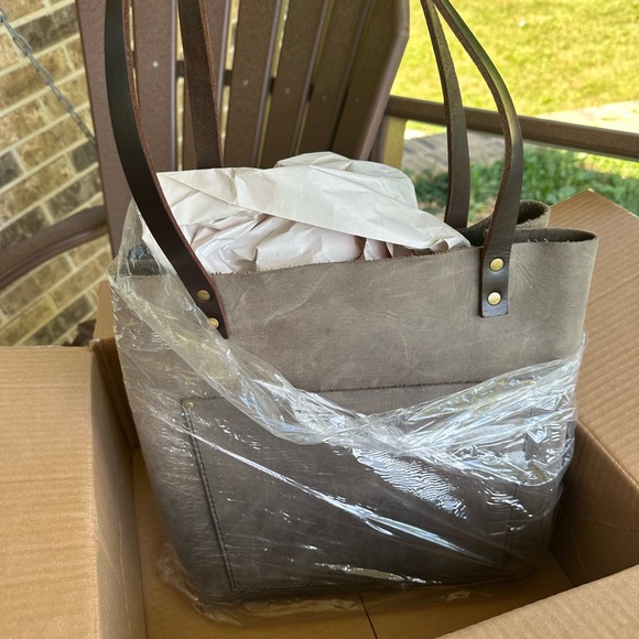 Portland leather goods large tote, true unicorn color groupie gray. 🦄 - Picture 10 of 15